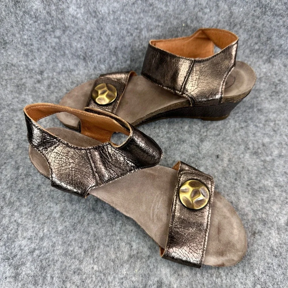 Taos Carousel Wedge Sandals Womens 39 Bronze Metallic Leather Comfort Slingback